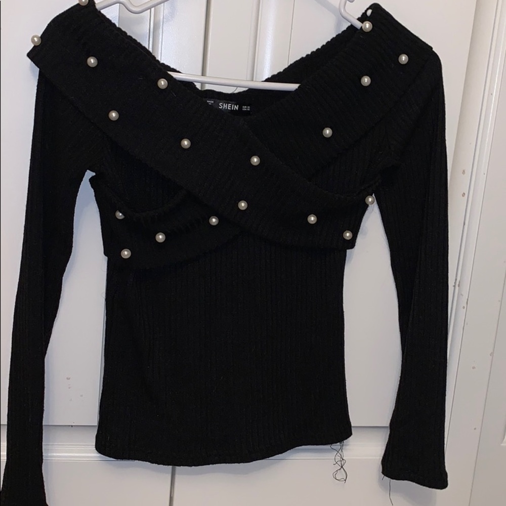 off the shoulders black knit long sleeve